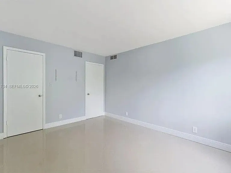1400 NE 54th St #102 — Photo 25
