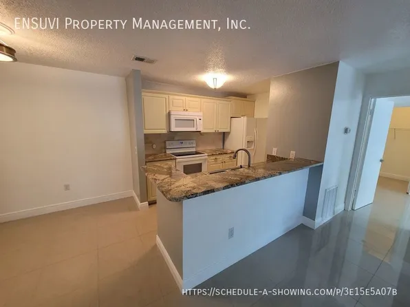9481 Highland Oak Dr, Tampa, FL