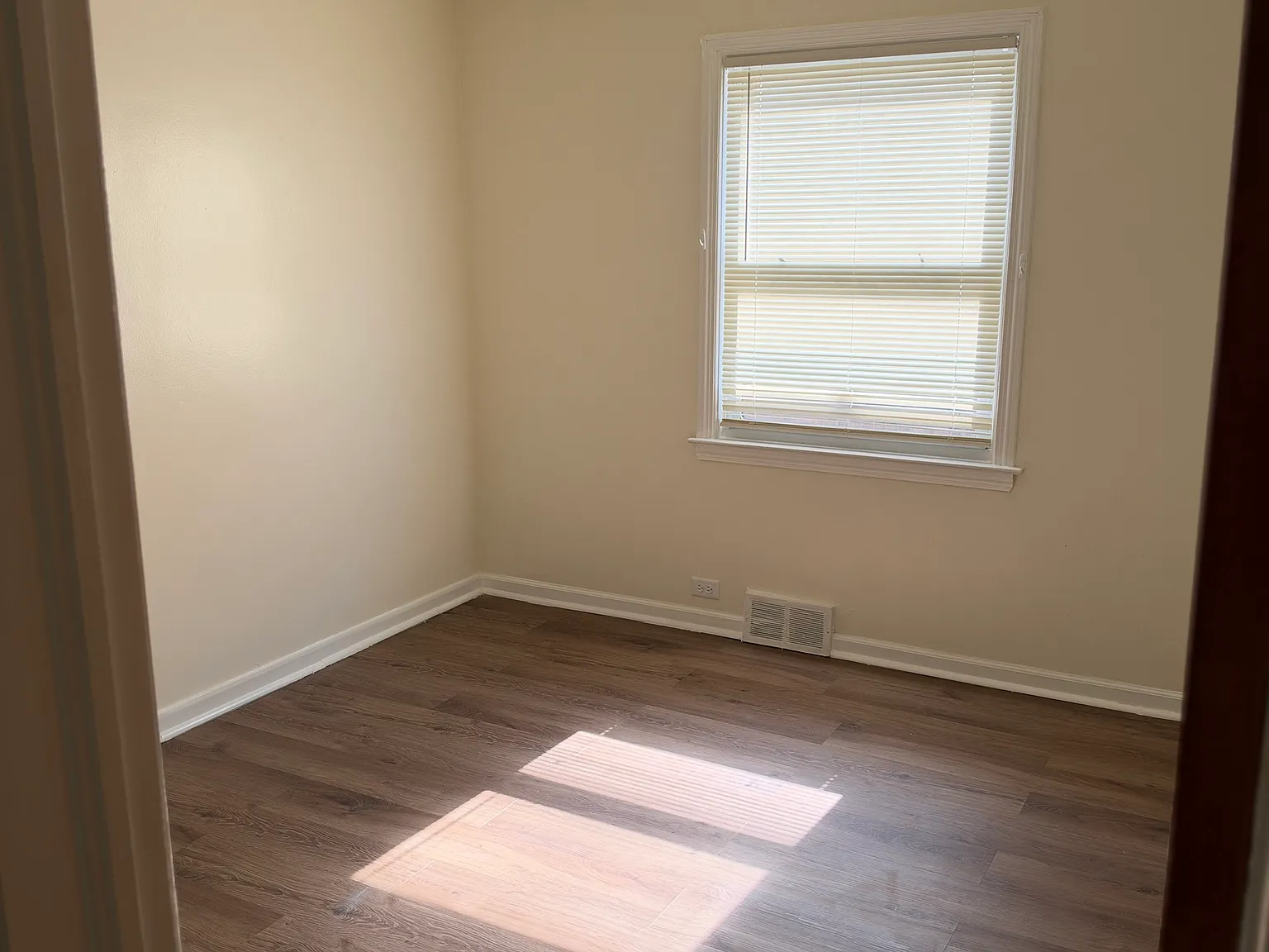 2 bed, 1000 sqft, $1,800 — Photo 3