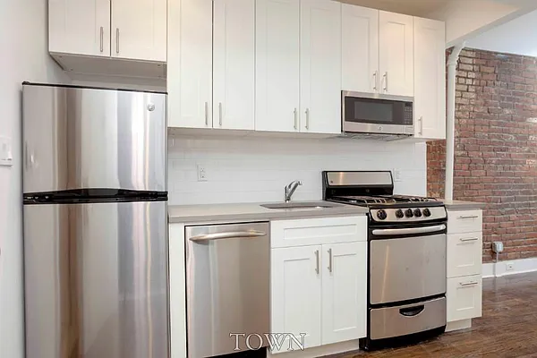 Rented by Town Residential | media 19