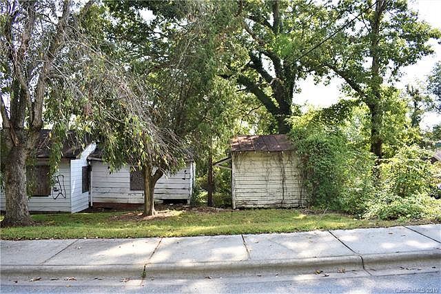 2nd image of 826 7th Ave W