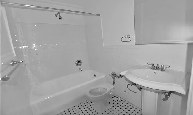 Rented by Manhattan Realty Group | media 3