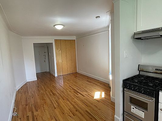 3rd image of 204 E 84th St APT 5C