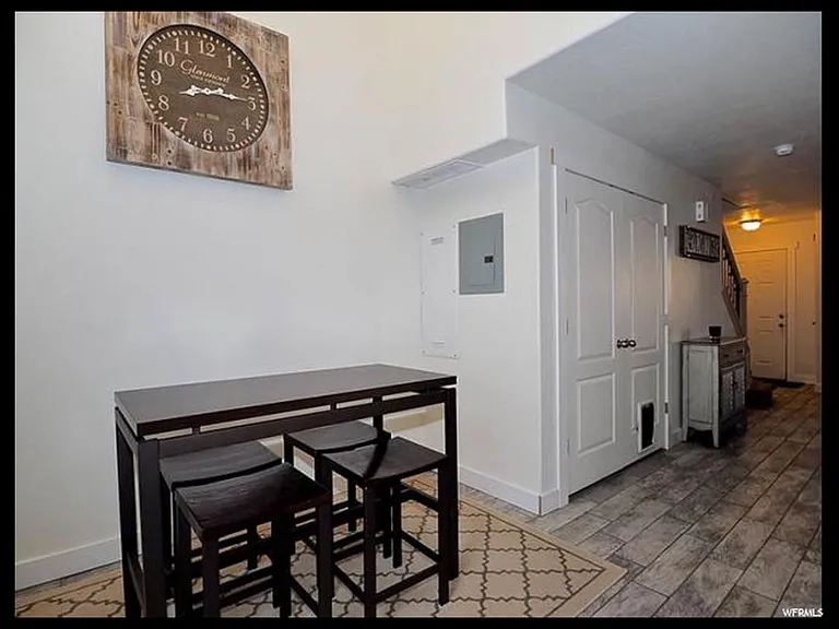 181 W Carrick Dr — Photo 7