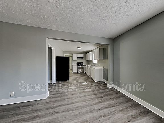 3rd image of 211 Carver Cir NW