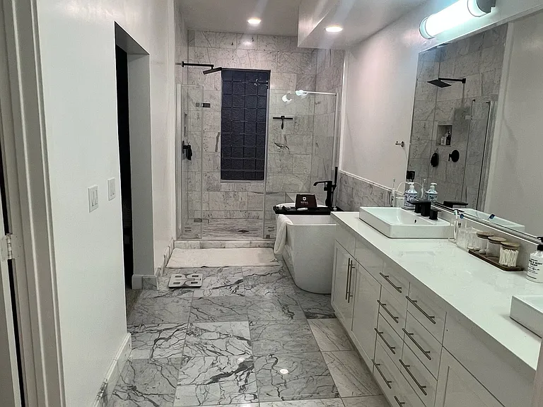 300 E 4th St #402 — Photo 61