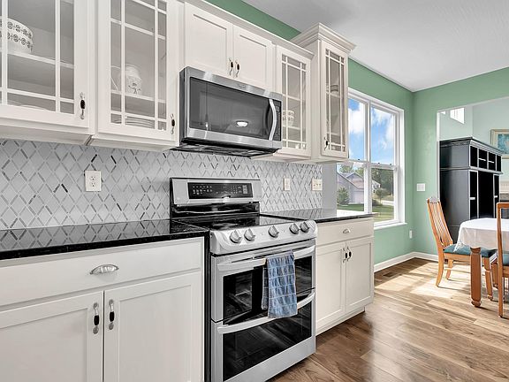 5th image of 215 Auburn Dr