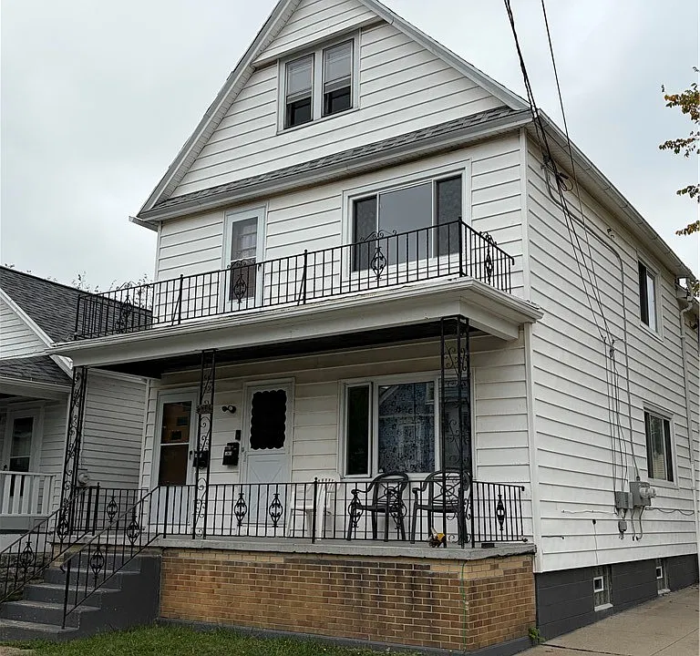 111 Peter St