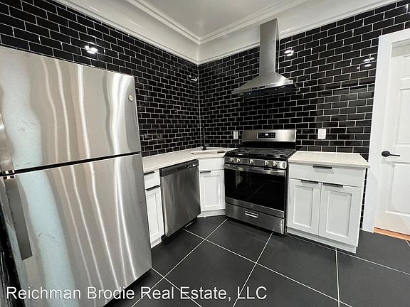 3rd image of 142 Greenwood St Floor 1