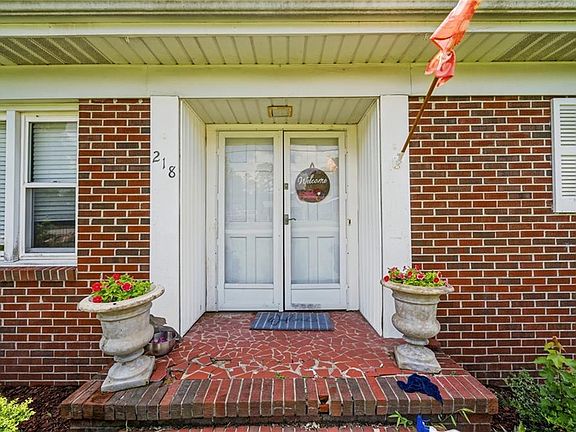 4th image of 218 Northbrooke Ave