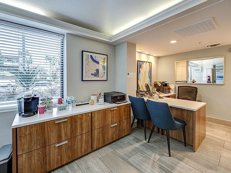 Vue at Laurel Canyon — Photo 22