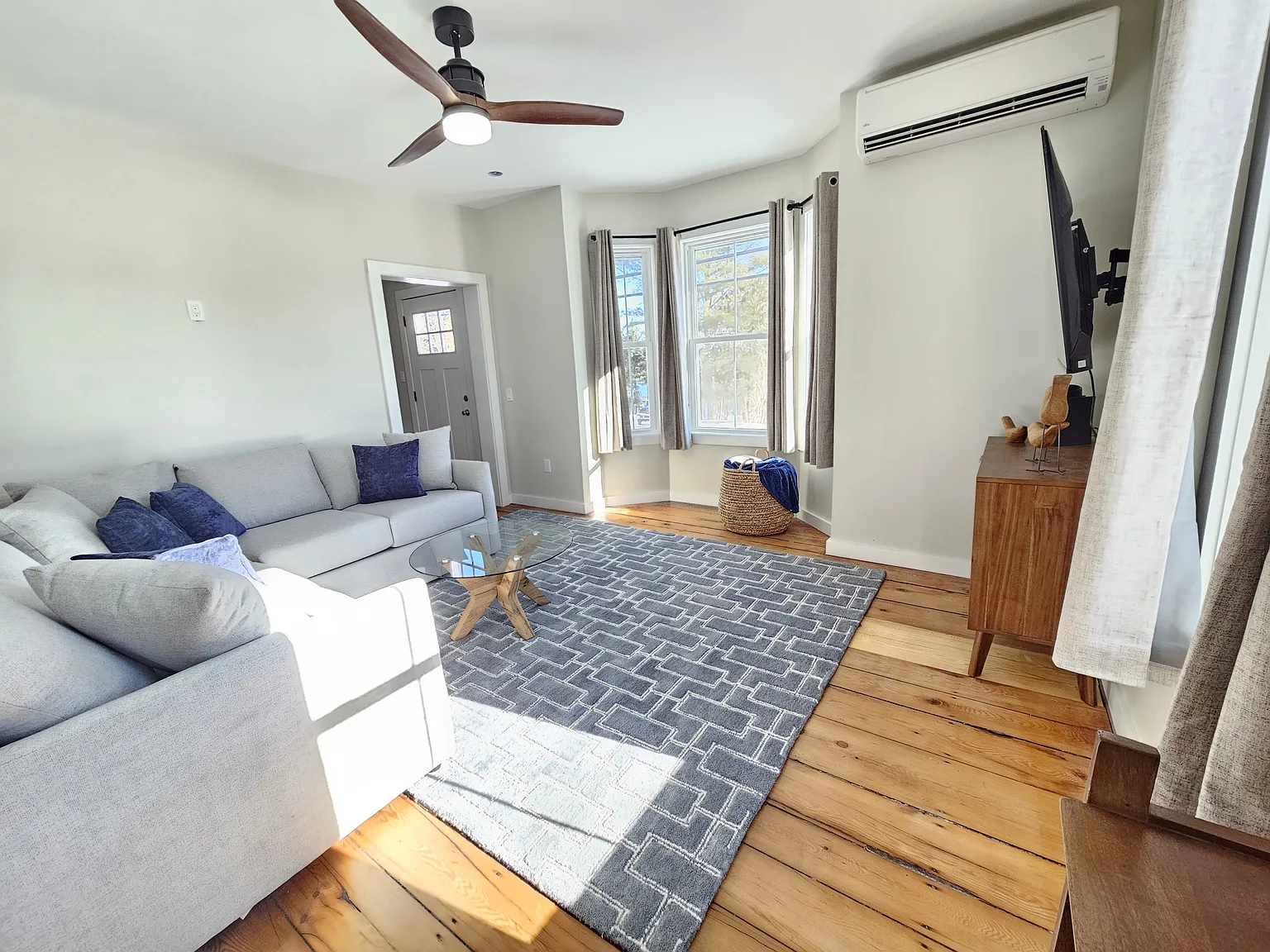 3 bed, $2,000 — Photo 2