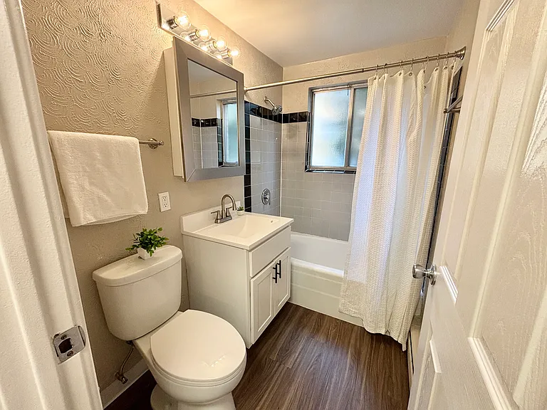 1122 Catalpa Cir #B — Photo 5
