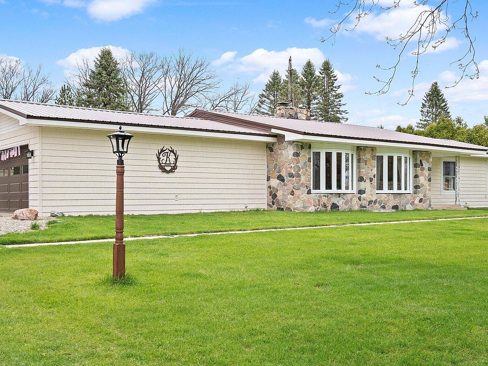 1st image of 3860 Spruce Dr
