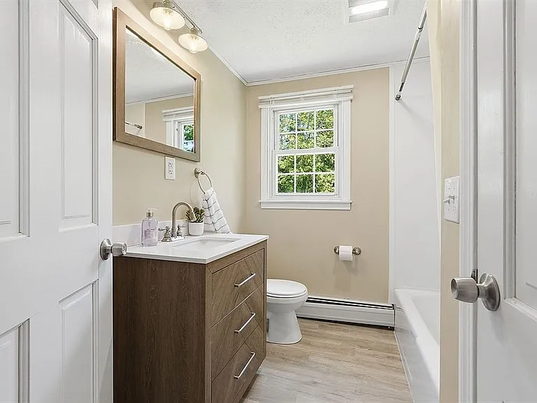 1107 N Pleasant St — Photo 26