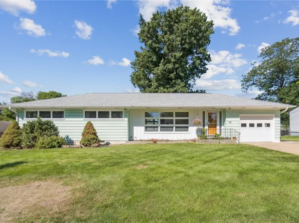 1550 Maplecrest Dr, Marion, IA 52302