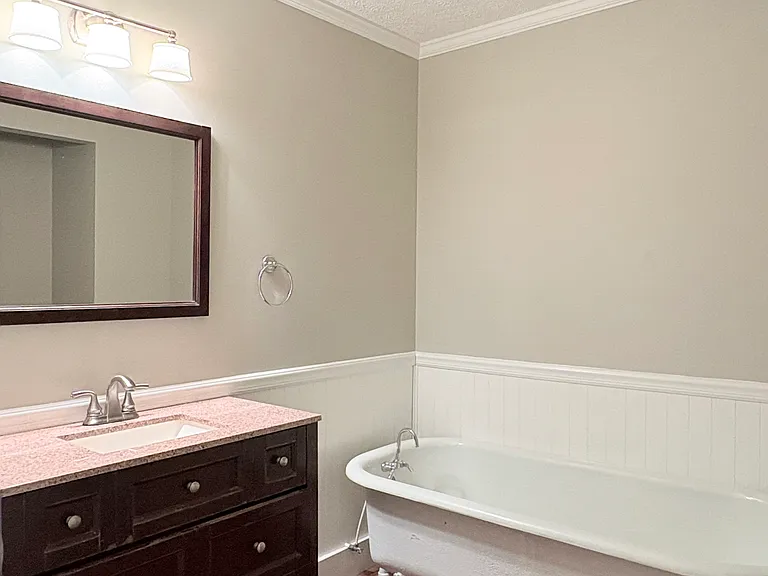 140 Highland Ave — Photo 11