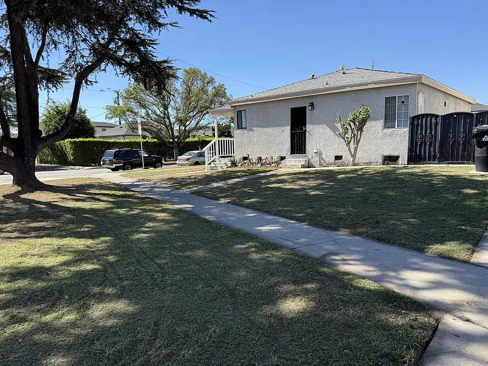 2400 W Repetto Ave