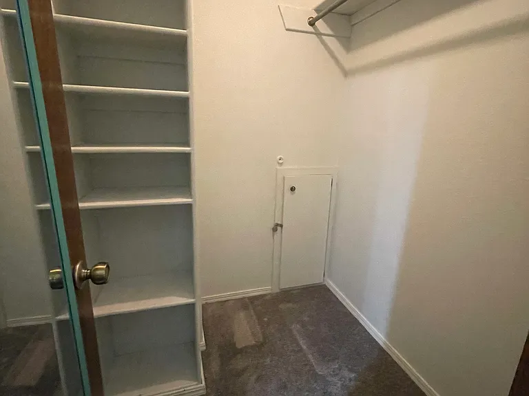 925 Millrun Ct — Photo 18