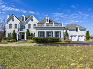 9107 Dara Ln, Great Falls, VA 22066