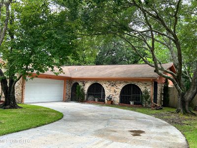 1300 Cornwall Dr, Ocean Springs, MS, 39564