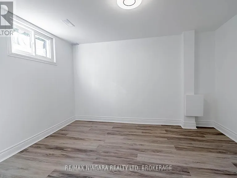 22 Chantler Rd #LOWER — Photo 7