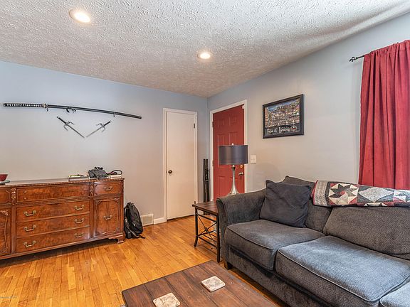 3rd image of 1315 Roselawn Ave