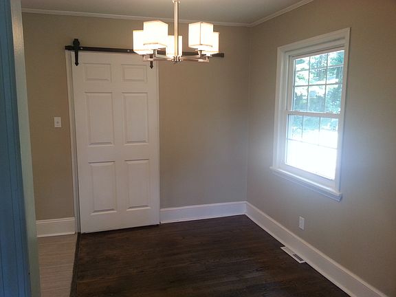3rd image of 2049 Woodcrest Cir