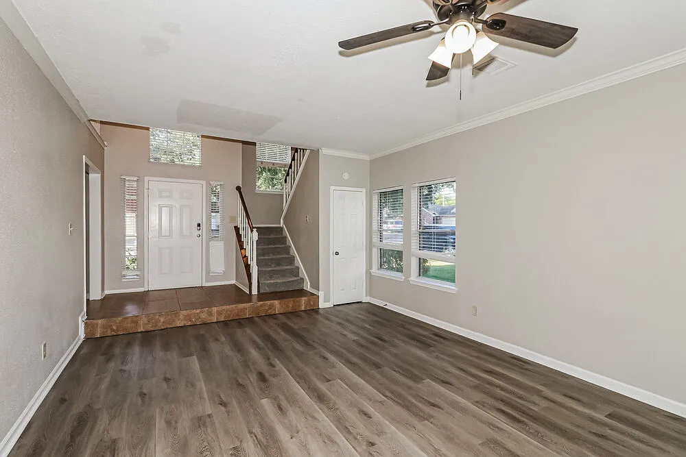 3 bed, 2.5 bath, 2030 sqft, $2,205 — Photo 4
