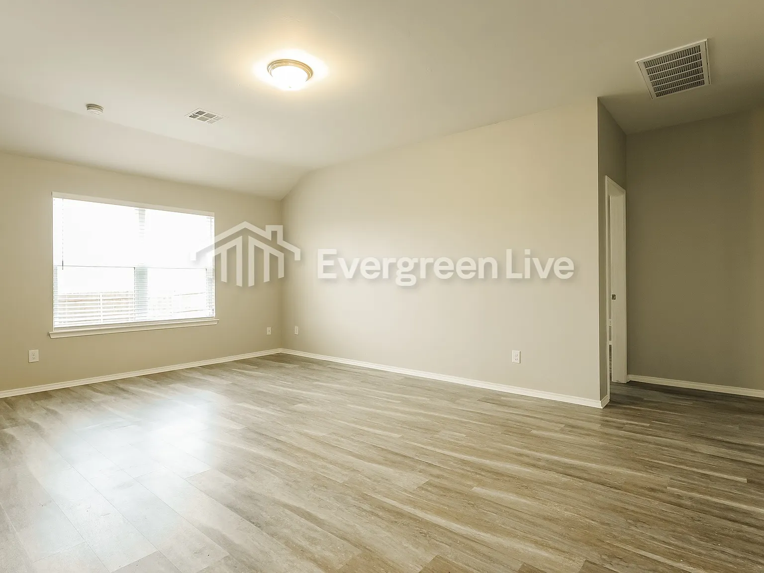 4 bed, 2.0 bath, 1931 sqft, $1,795 — Photo 4