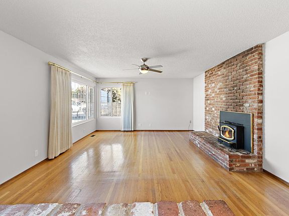 5th image of 300 Sharon Avenue