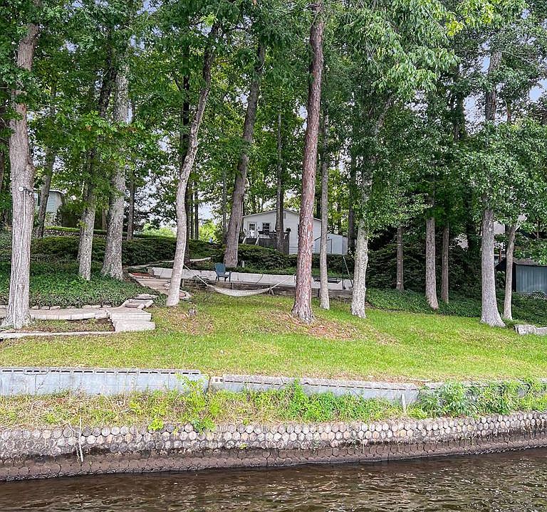 1st image of 245 Lakeshore Dr
