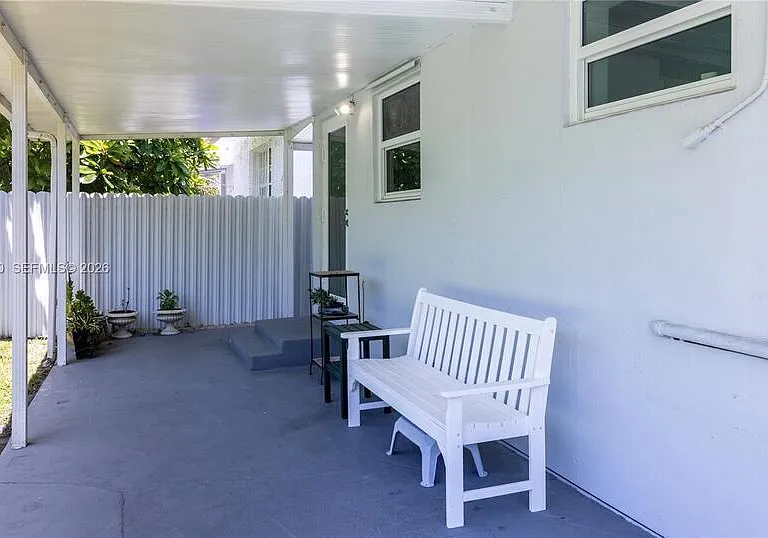 1950 SW 13th St — Photo 25