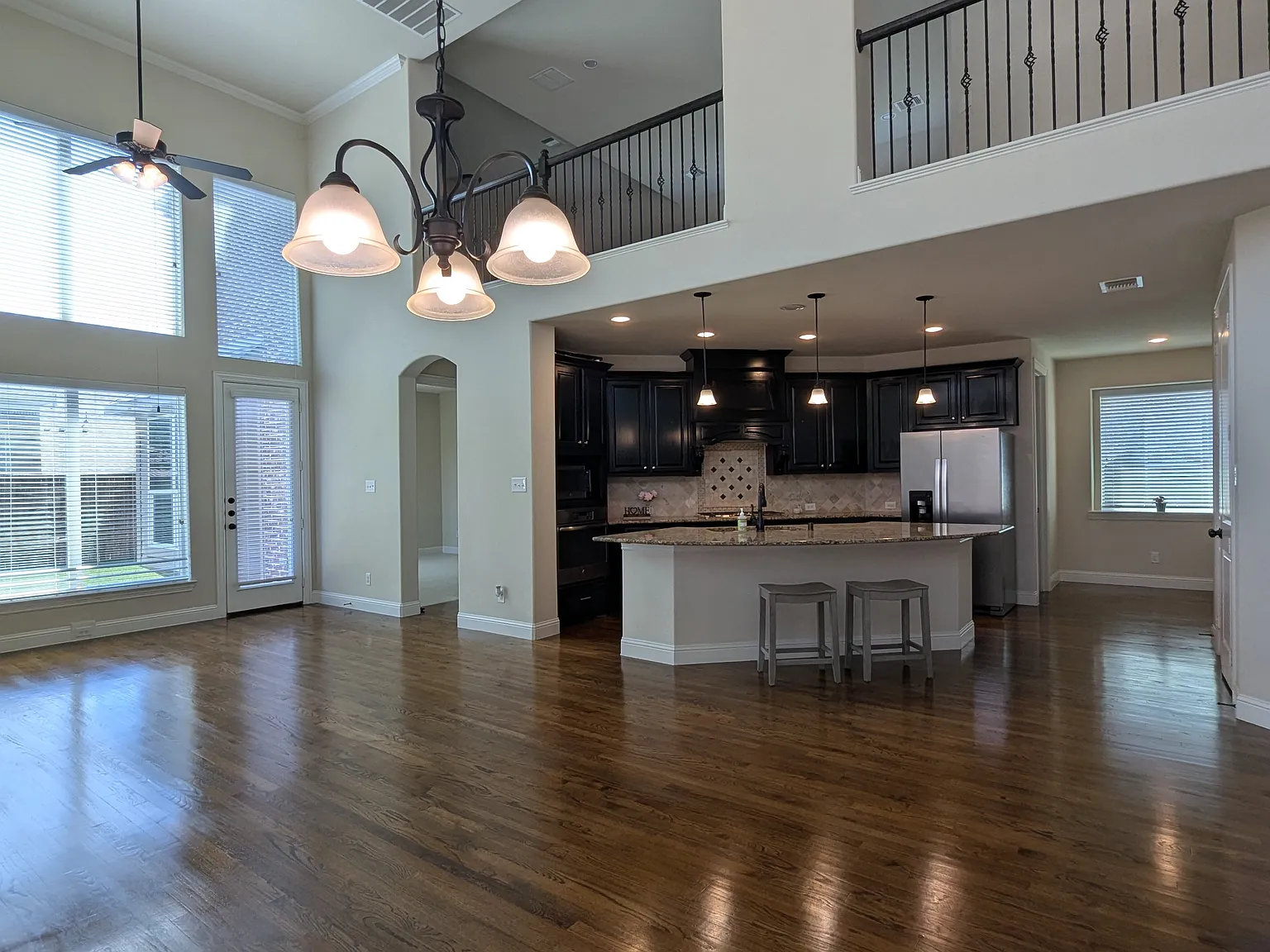 4 bed, 3.5 bath, 3388 sqft, $3,475 — Photo 4