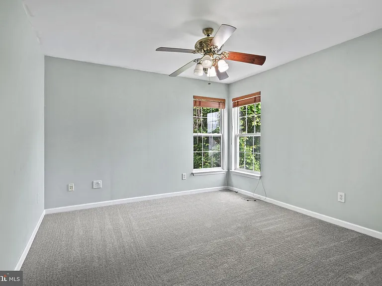 929 N York Dr — Photo 22