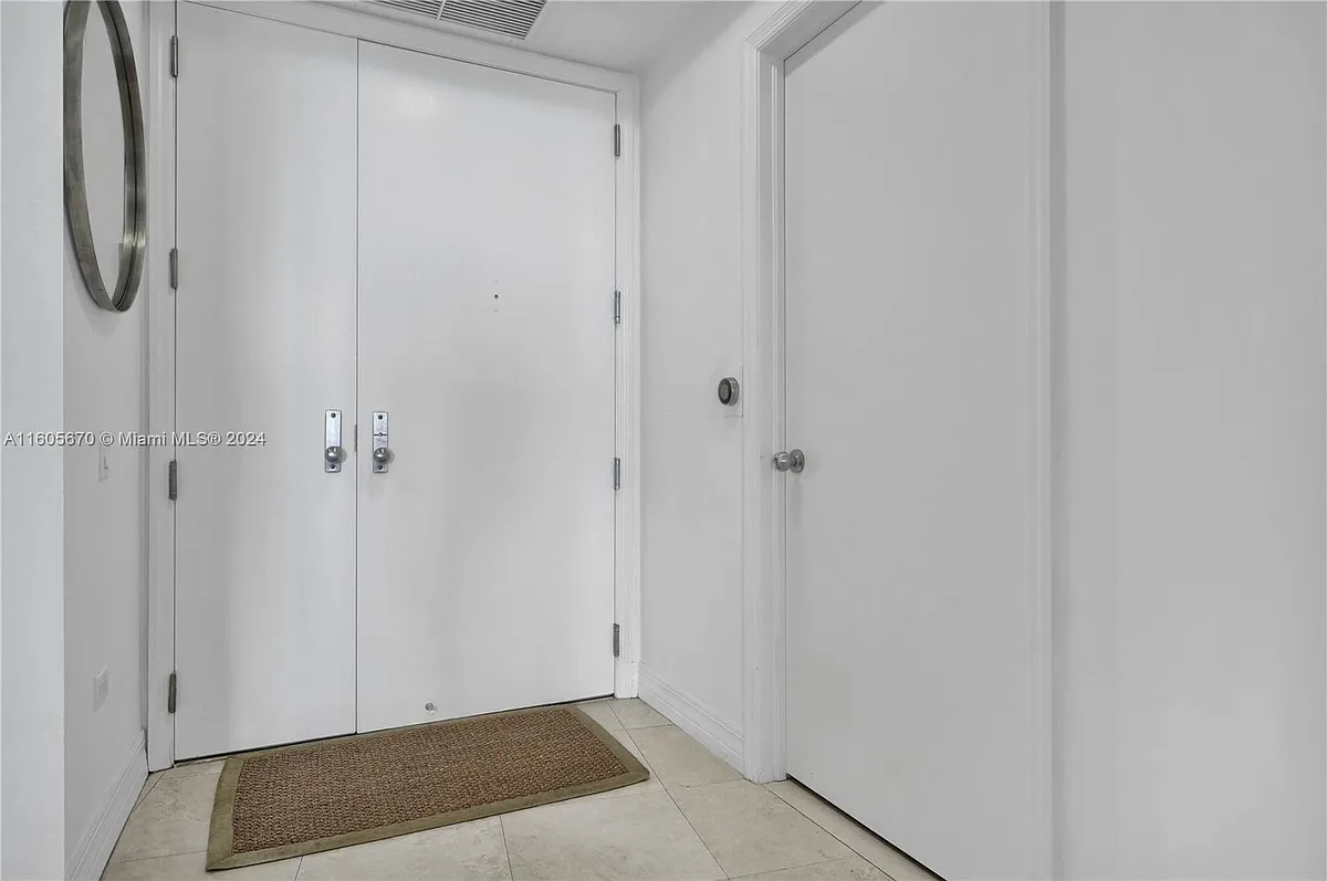Building Photo - 808 Brickell Key Dr #2506