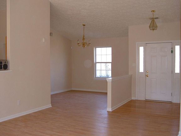 Entry and dinning room