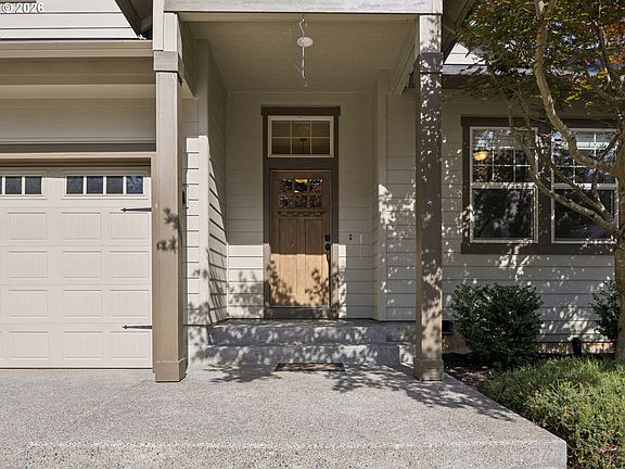 3rd image of 116 NE Oak View Ln