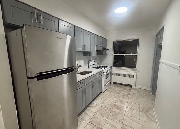 2nd image of 65-28 Utopia Pkwy #2