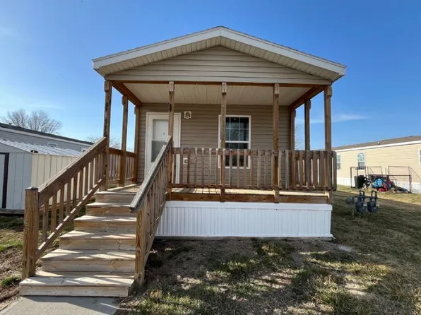 1576 Pueblo Rd, Council Bluffs, IA 51501