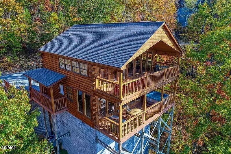 1st image of 2131 Paradise View Way