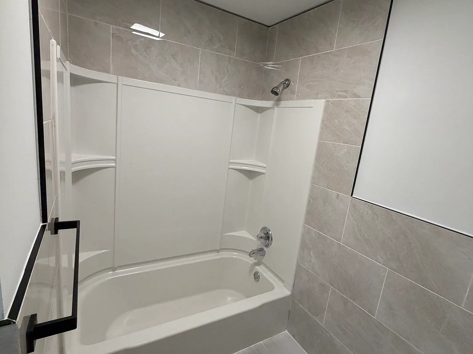 4 bed, 2115 sqft, $2,600 — Photo 2