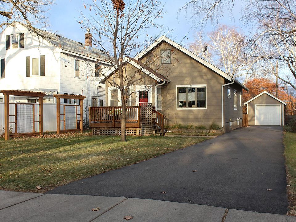 1st image of 824 6th Ave N