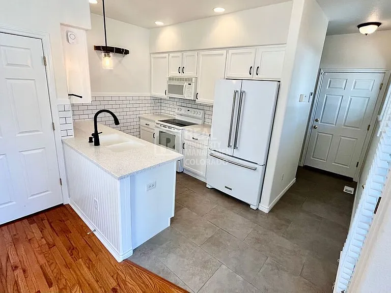 818 S Terry St #B9 — Photo 6