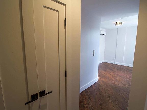4th image of 35 Claver Pl #3FF