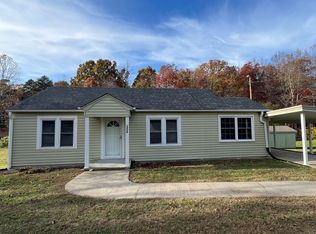 1926 Old Farmer Rd, Asheboro, NC 27205