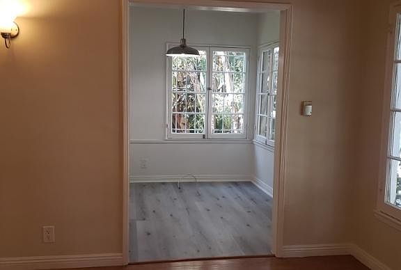 5th image of 956 Carrillo Dr