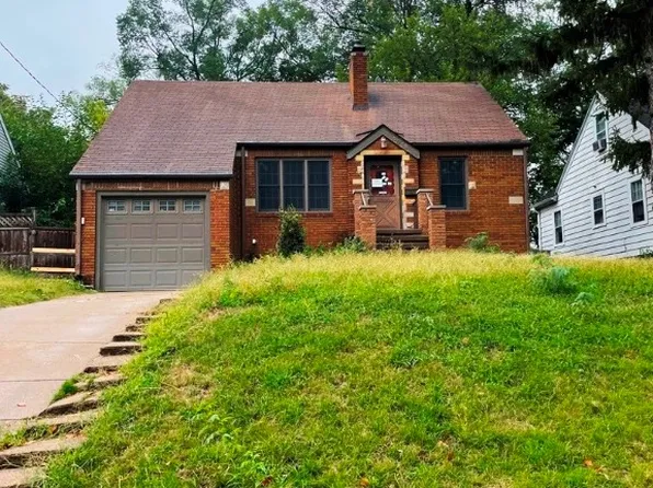 4018 12th St, Des Moines, IA 50313