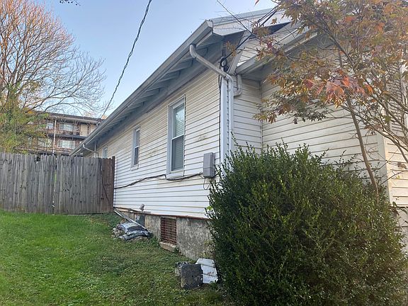 4th image of 1526 Branson Ave