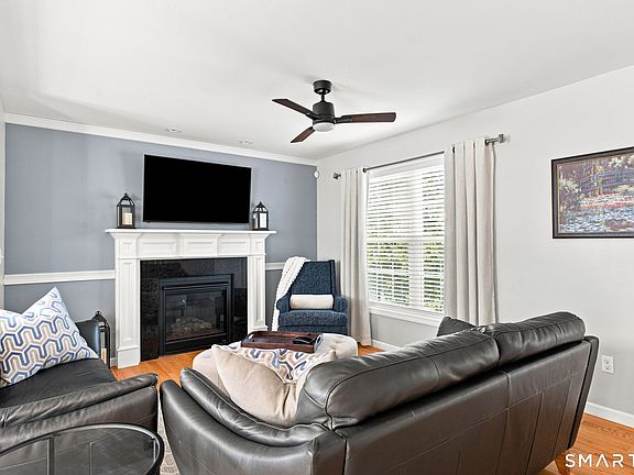 5th image of 35 Maple Avenue
